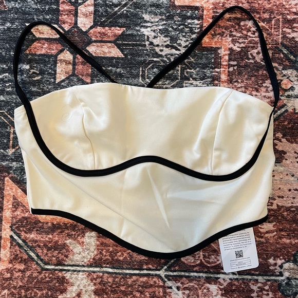 NWT Contrast Crop Top - Picture 2 of 4